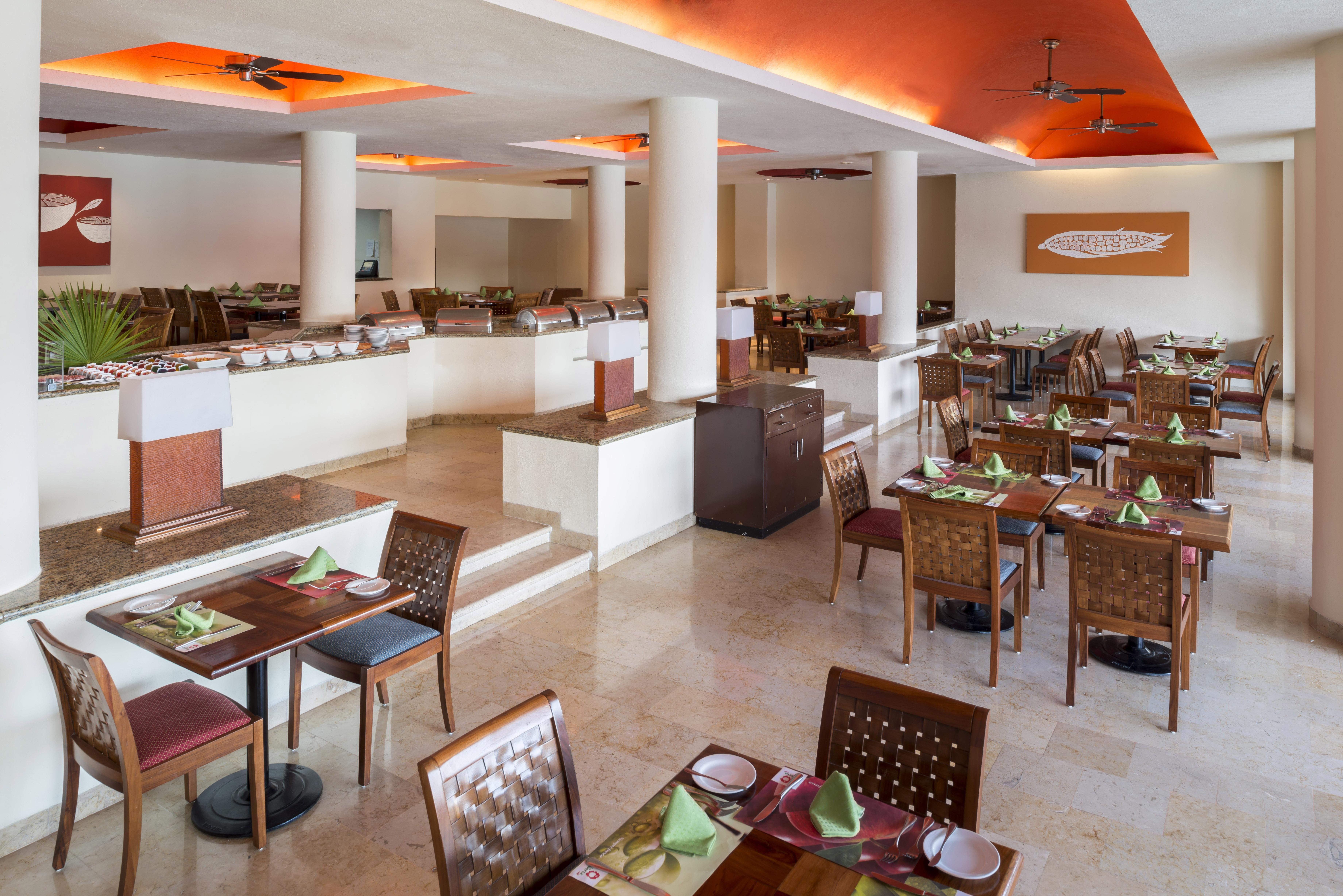 Hotel Camino Real Acapulco Diamante Exterior foto A buffet at a resort