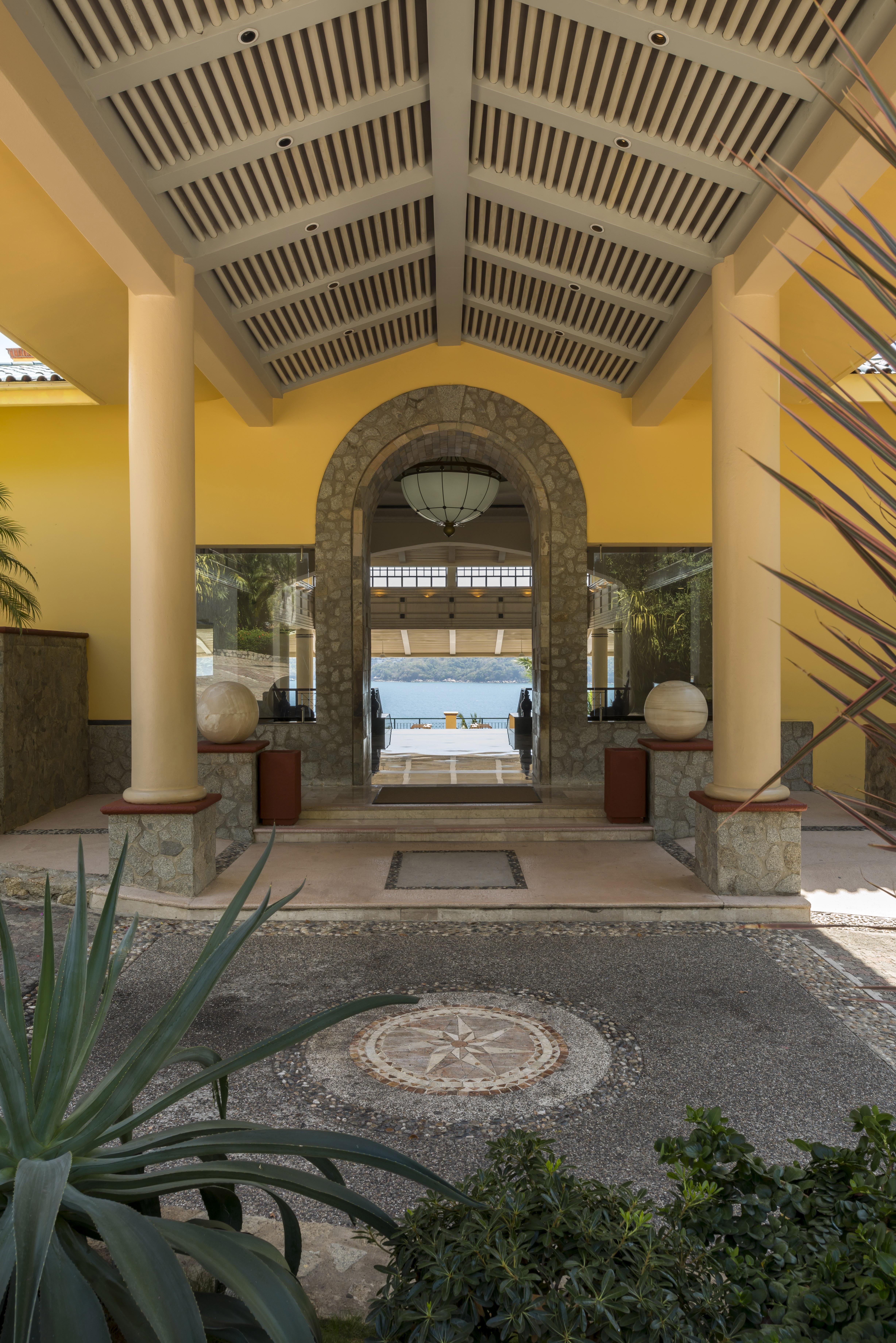 Hotel Camino Real Acapulco Diamante Exterior foto Entrance to the hotel