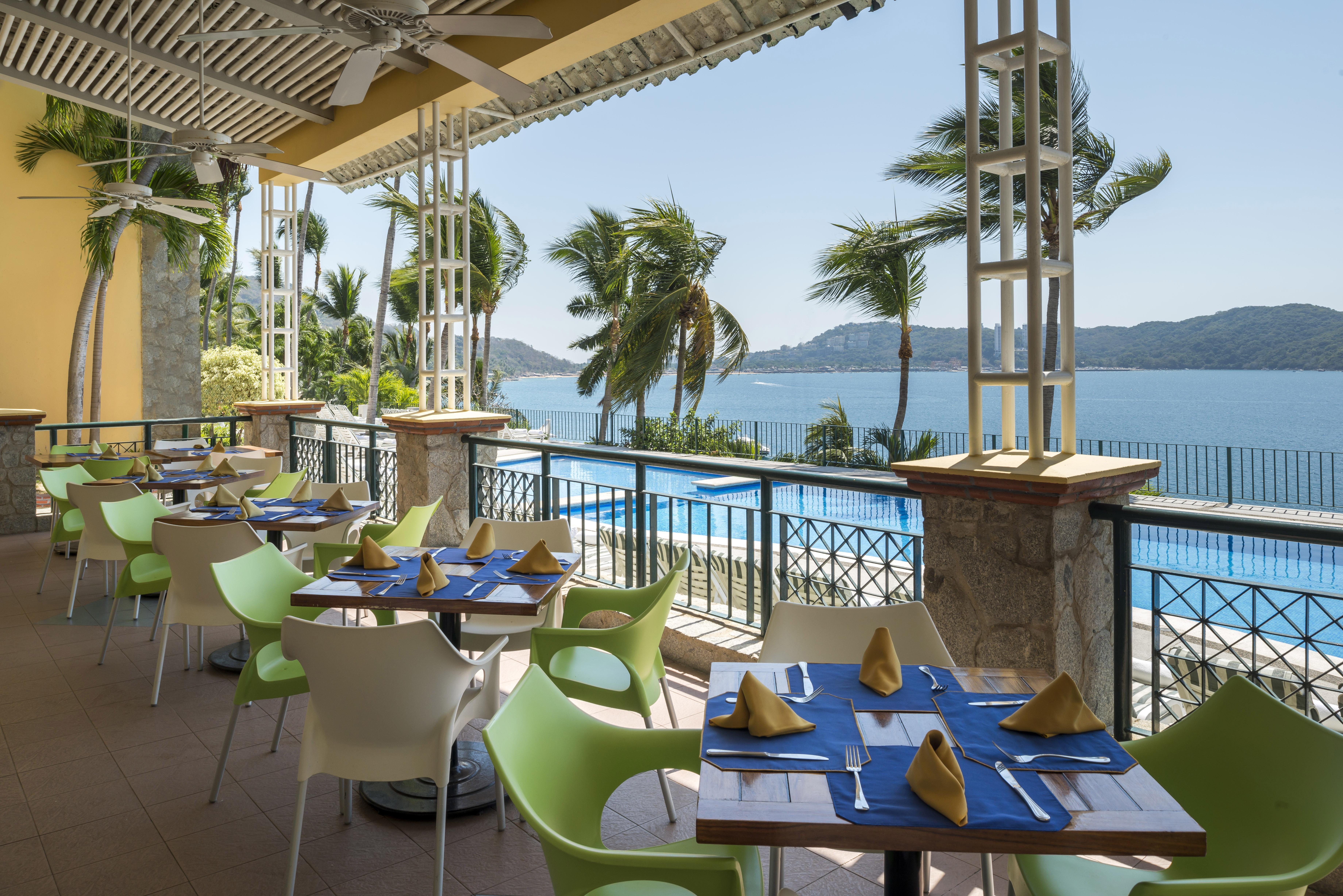 Hotel Camino Real Acapulco Diamante Exterior foto The Deck