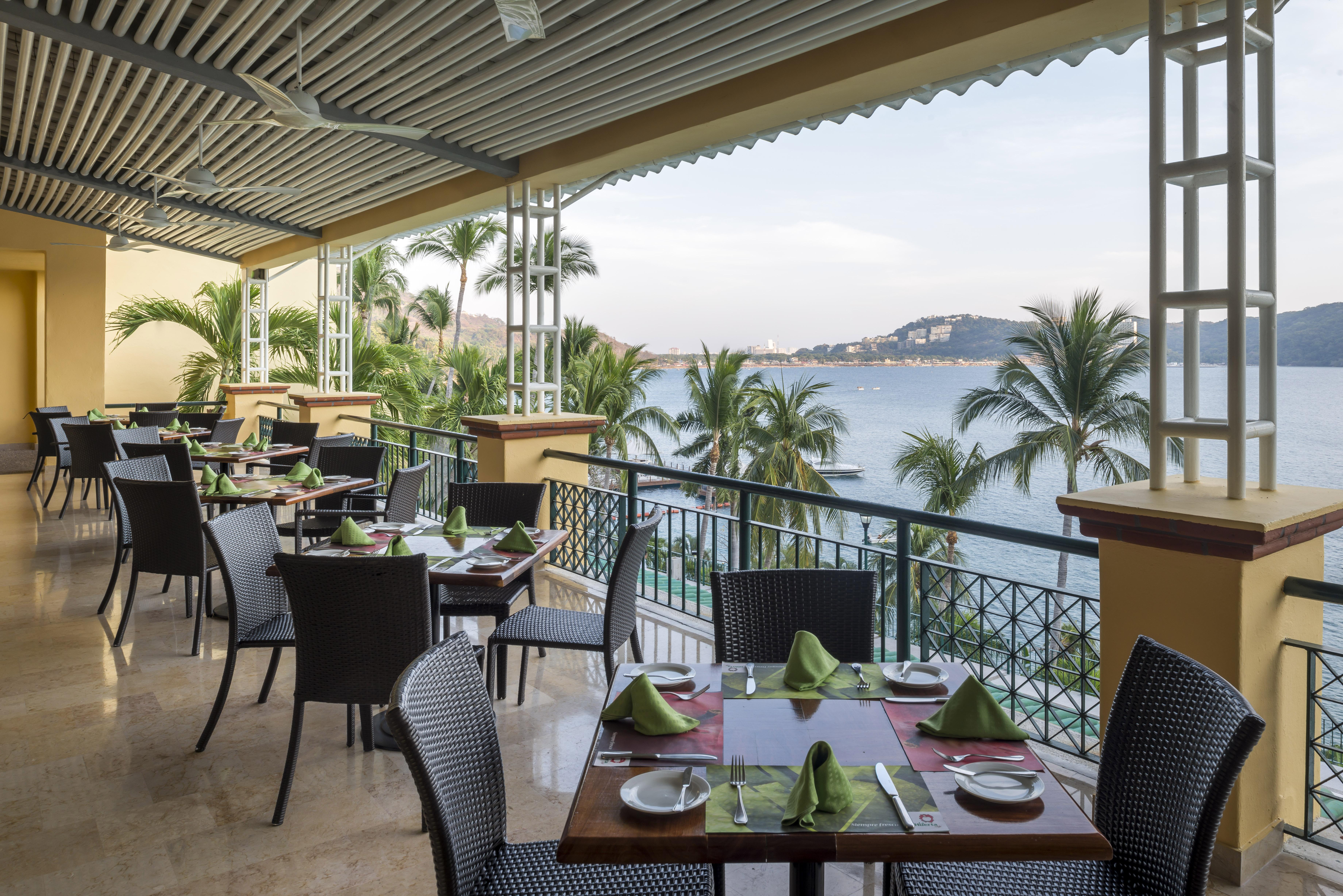 Hotel Camino Real Acapulco Diamante Exterior foto The Deck