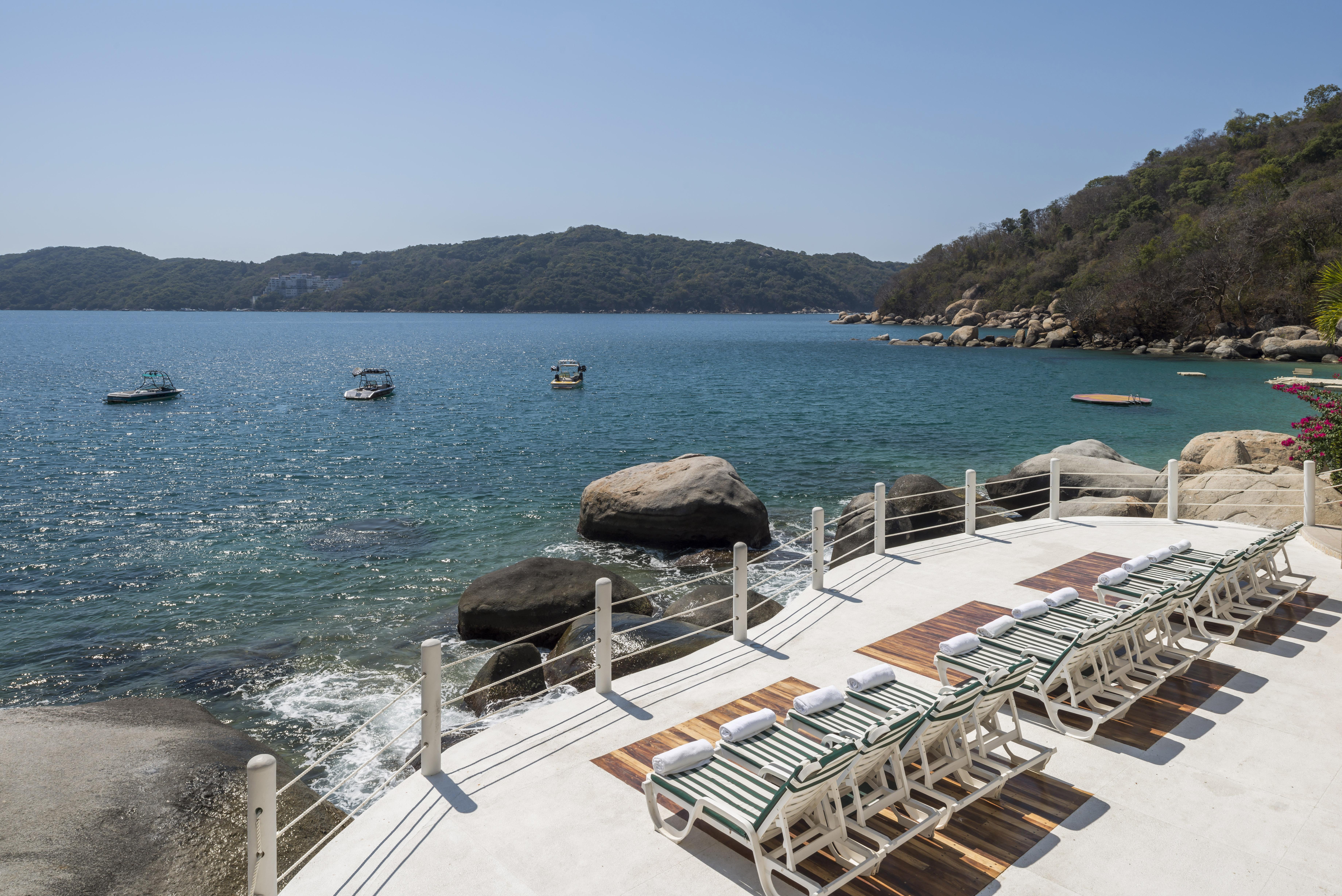 Hotel Camino Real Acapulco Diamante Exterior foto View of the bay