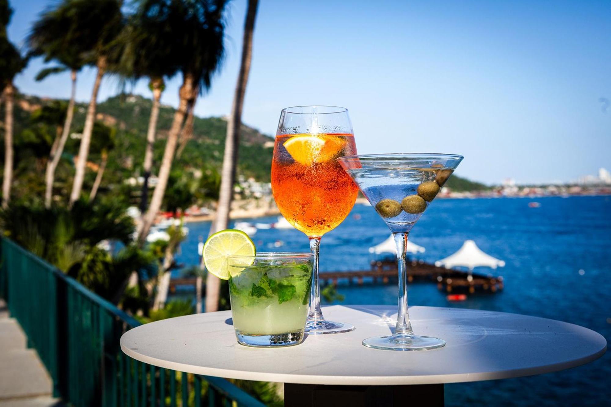 Hotel Camino Real Acapulco Diamante Exterior foto Cocktails at the beach