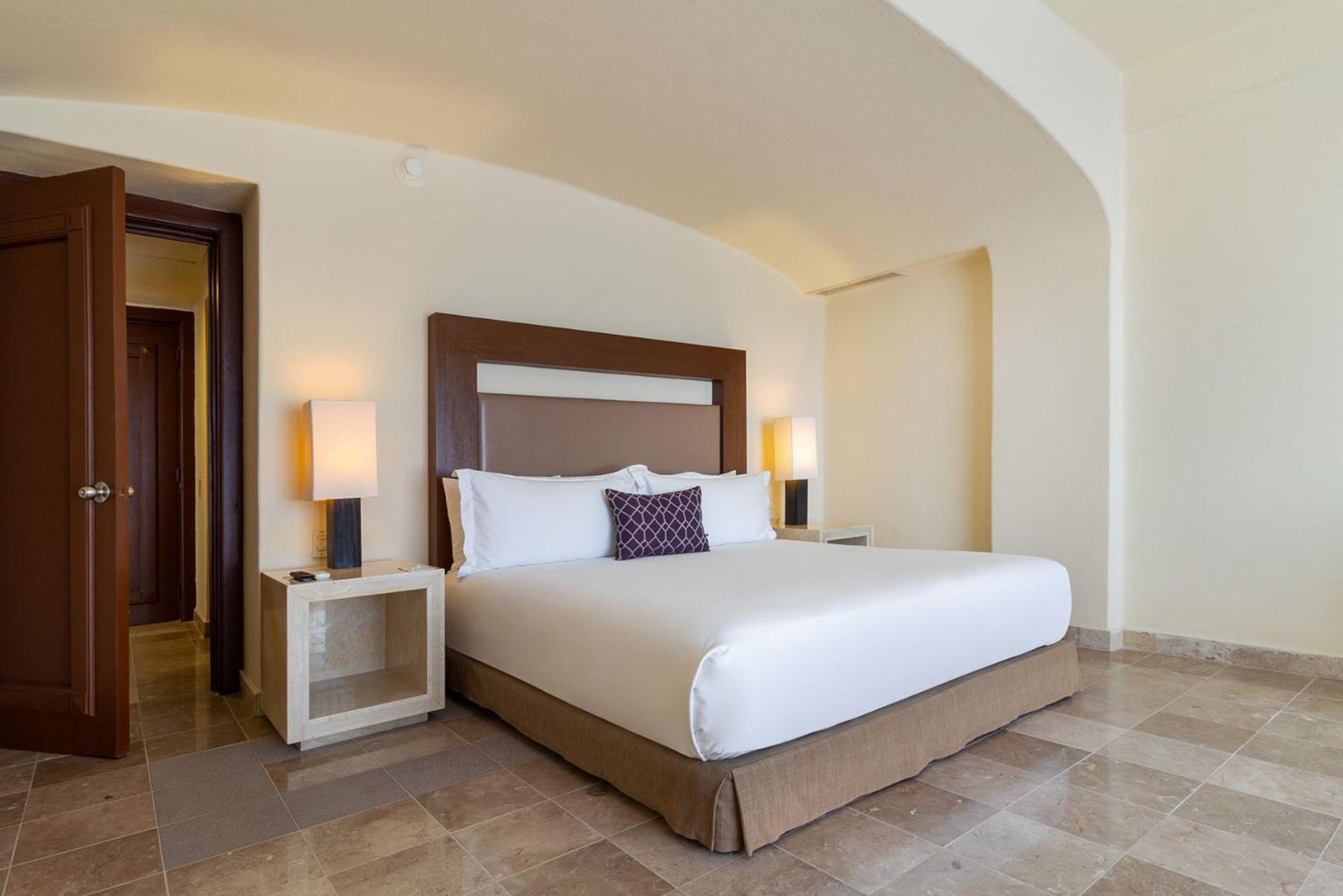 Hotel Camino Real Acapulco Diamante Exterior foto A bedroom at the Four Seasons Hotel